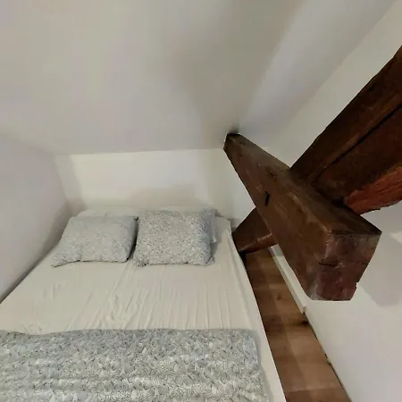 Vv Art, Unique In Center *