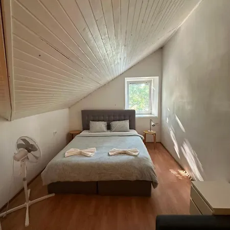 Vv Art, Unique In Center Apartman *