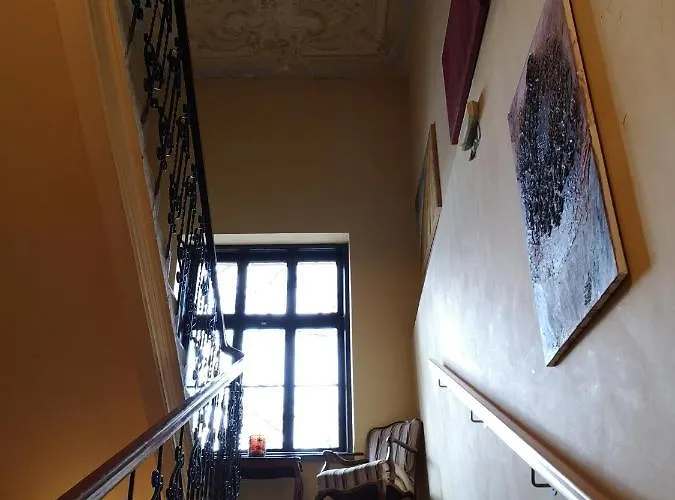 Vv Art, Unique In Center *