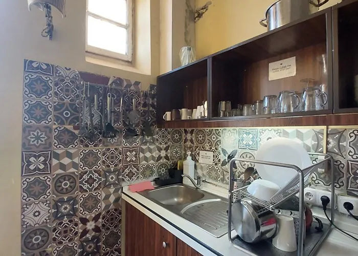 Vv Art, Unique In Center