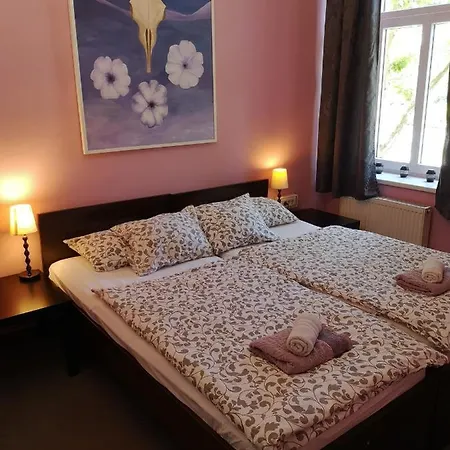 Vv Art, Unique In Center Apartman *