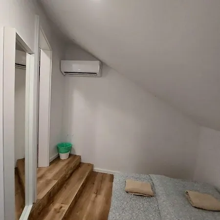 Vv Art, Unique In Center Apartman *
